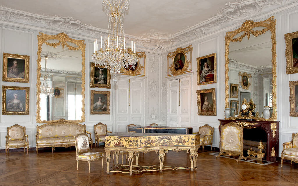 Interior do Palácio de Versalhes, todo em estilo Neoclássico